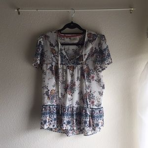 Cute, floral blouse!